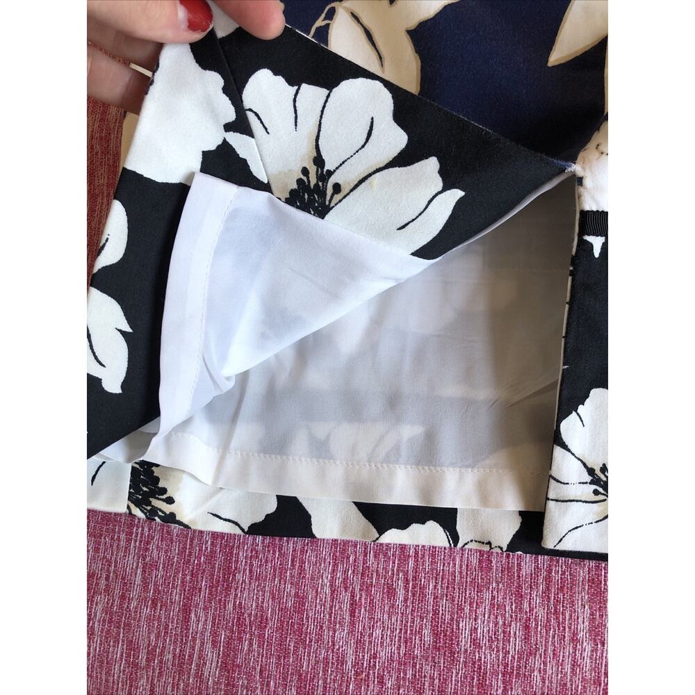 White House Black Market Black Navy Blue White Floral Pencil Skirt Size 4 Lined - Picture 5 of 7